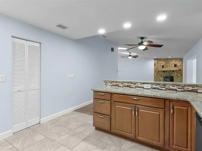 400 NW 80th Ave — Photo 30