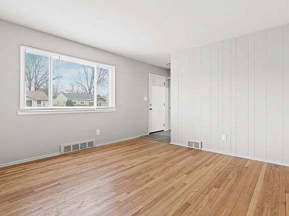 5th image of 32325 Parkwood St