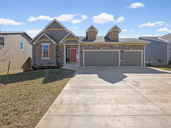 3611 Prairie Clover Ct, Lawrence, KS 66049