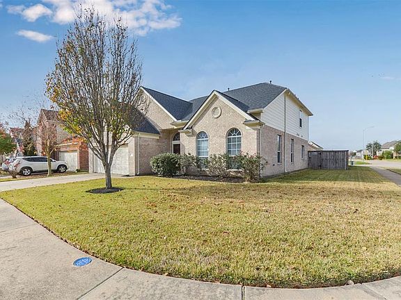Large Corner lot on a Cul da sac street.