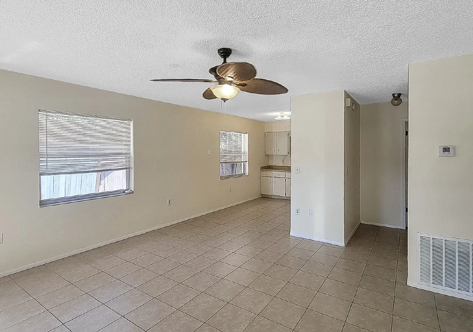 Move-In Special! Off Your First Month's Rent! 1/1. Annual Two Bedroom, Two Bath Duplex Located On... — Photo 3