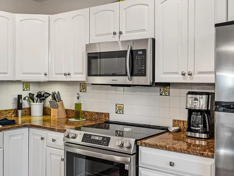 1136 Summerwind Ln — Photo 23