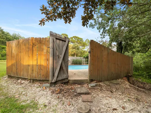 6710 Helms Rd, Pensacola, FL 32526