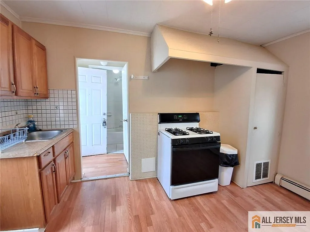 1 bed, 1.0 bath, $1,550 — Photo 3