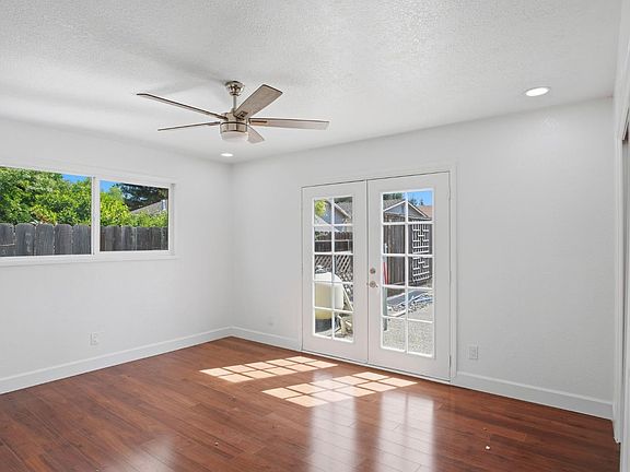 5th image of 3010 Lester Rd