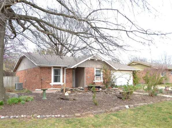 204 E Edmondson Ave, Springdale, AR 72764