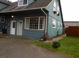 420 11th St SE APT 2, Bandon, OR 97411
