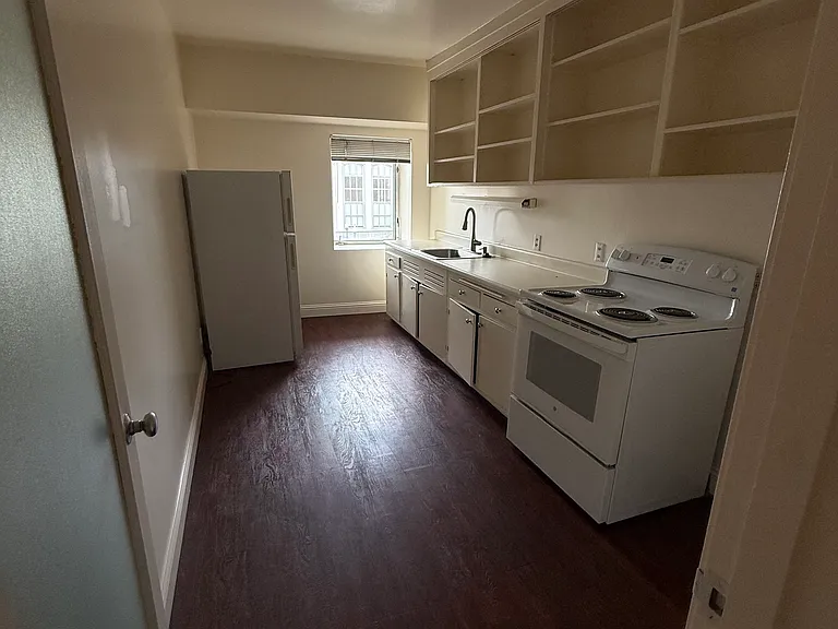 2110 Kittredge St #109 — Photo 9