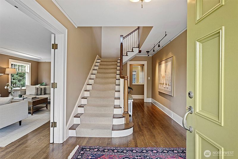 3rd image of 3115 Cascadia Avenue S
