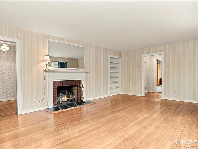 501 Lambert Rd — Photo 3