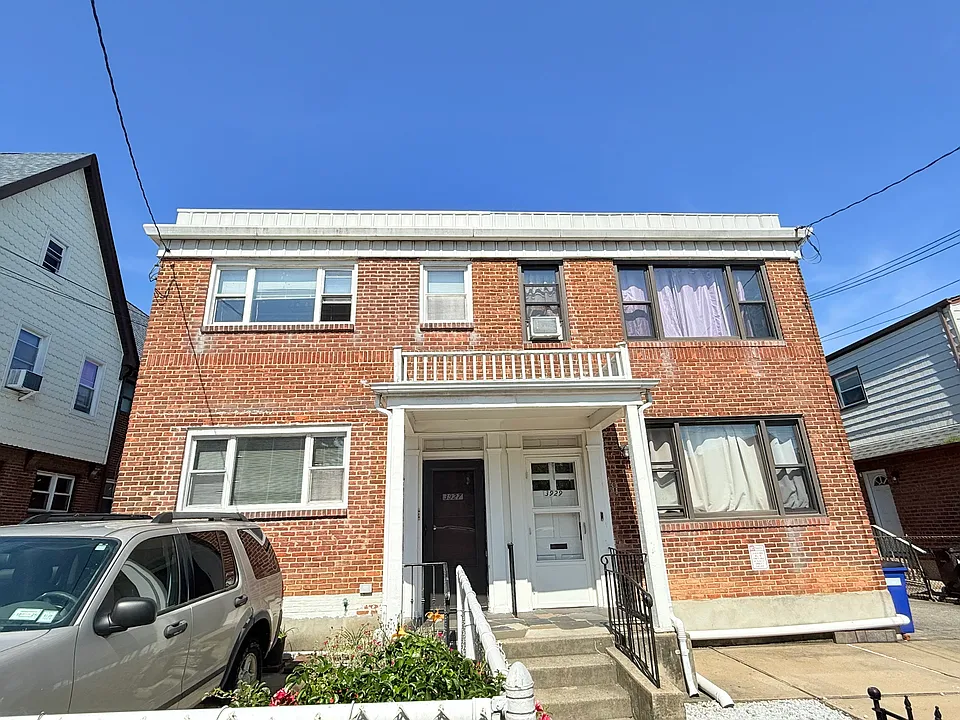 3927 213th St #2