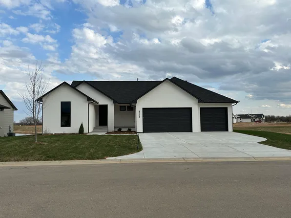 9705 W Cedar Ln, Maize, KS 67101