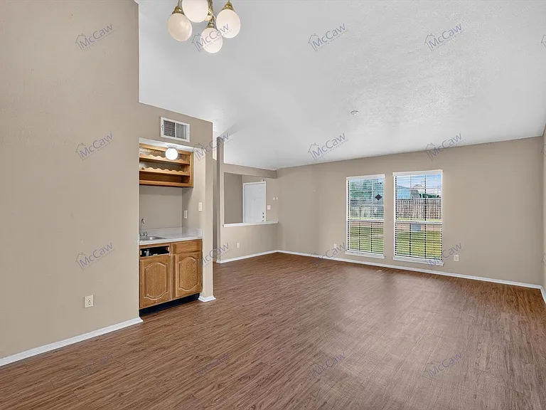 521 Weaver St — Photo 12