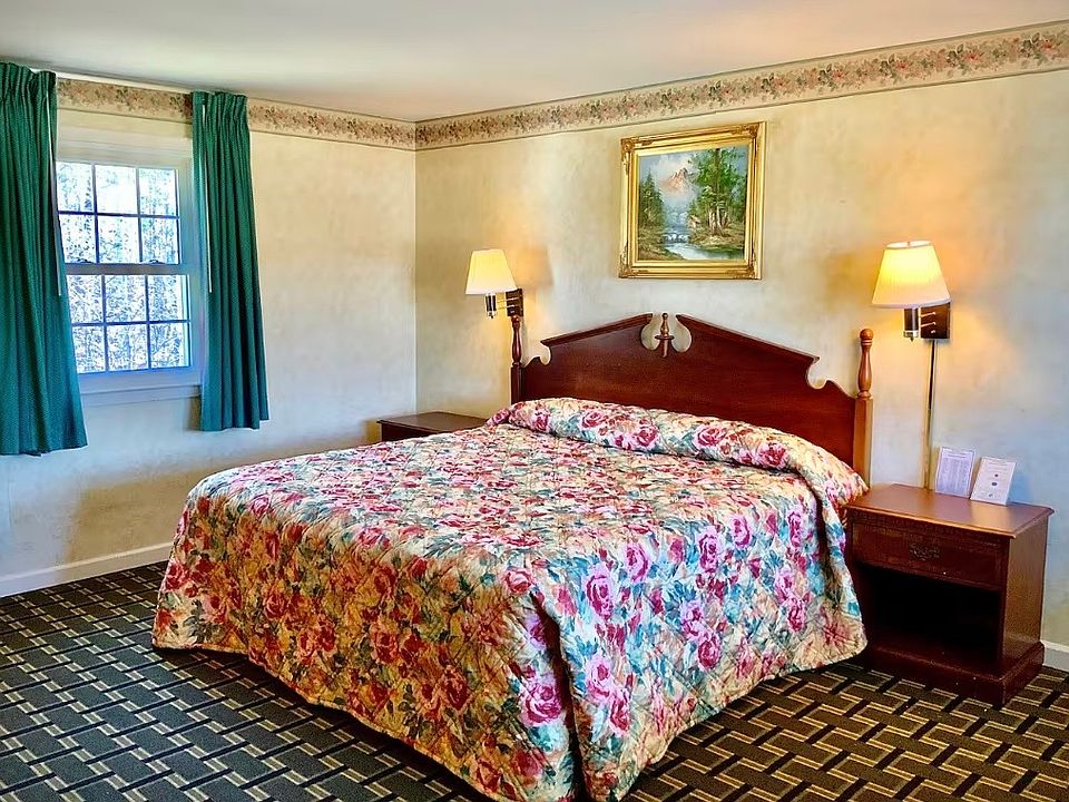 2nd image of 165 Housatonic St #124