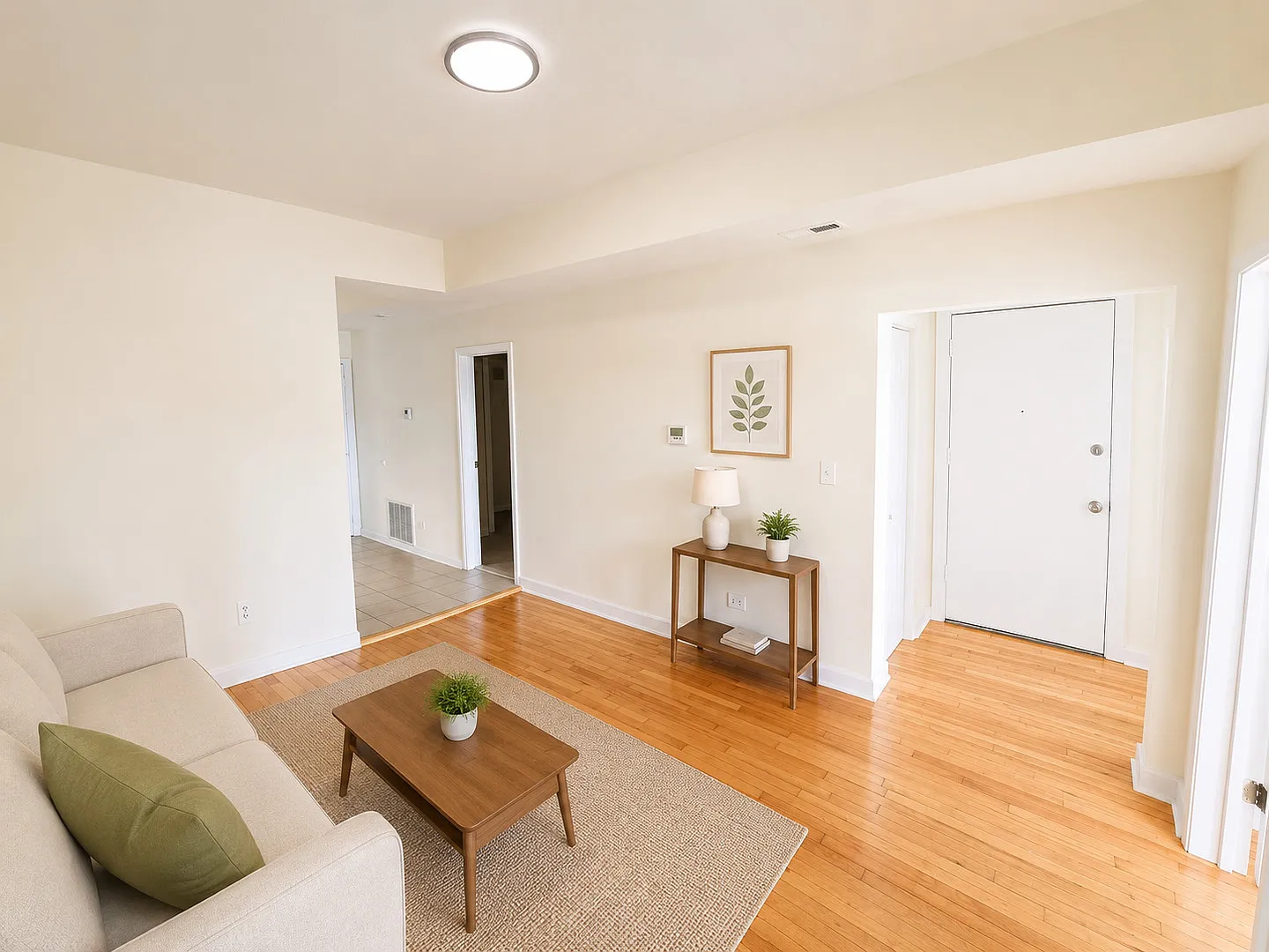 2 bed, 700 sqft, $1,500 — Photo 2