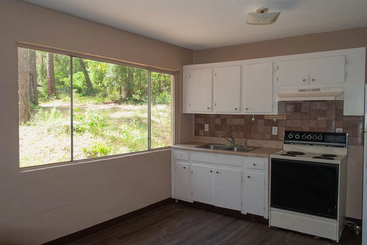 Building Photo - 1702 Sunbeam Ln