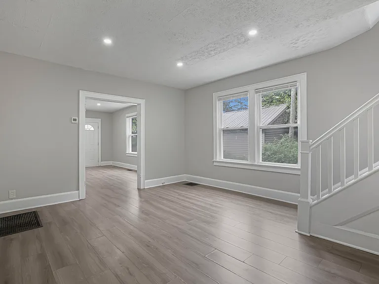 1768 Kent St — Photo 7