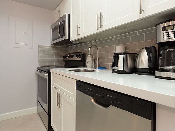 5th image of 1559 Michigan Ave APT 202