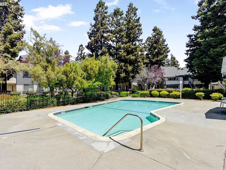 302 Sequim Cmn — Photo 10