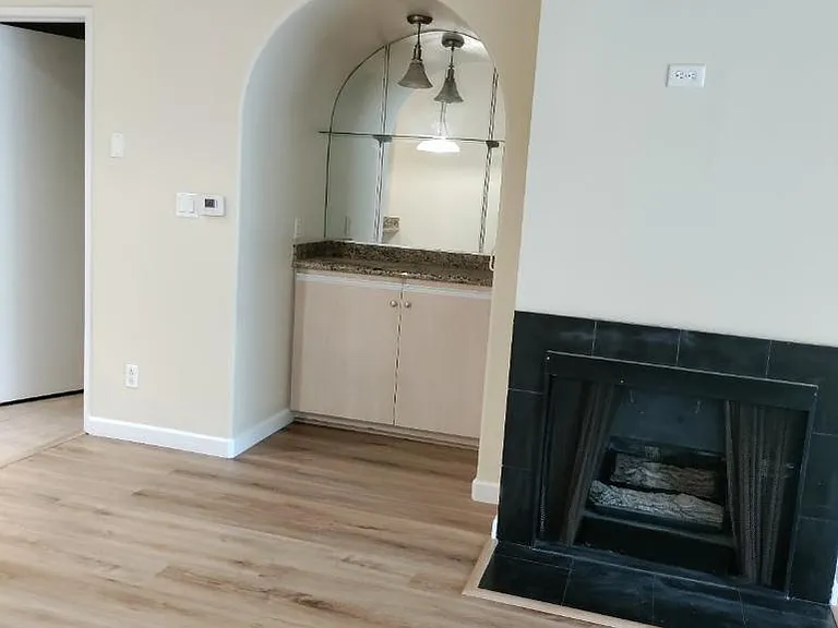 856 W Beach Ave #20 — Photo 8
