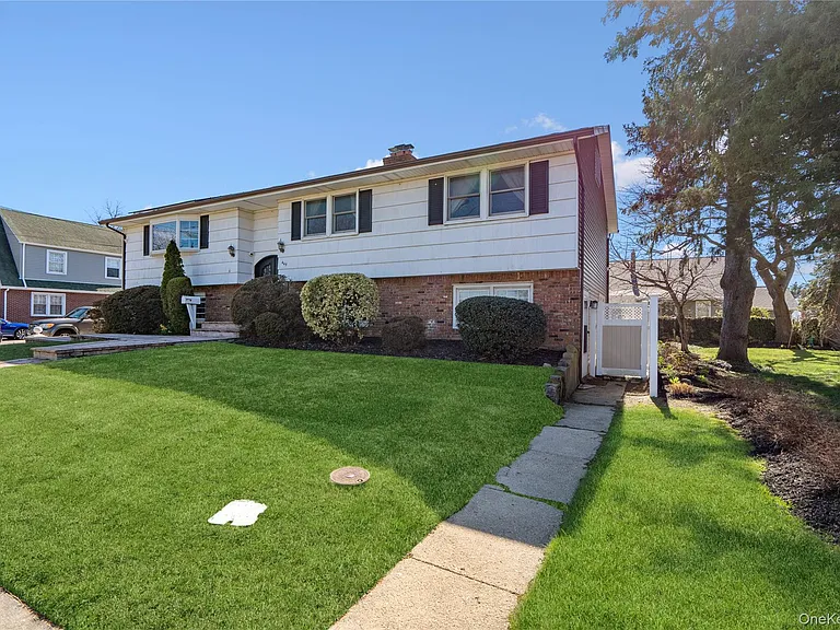 445 S Wellwood Ave — Photo 1