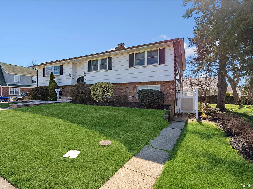 445 S Wellwood Ave