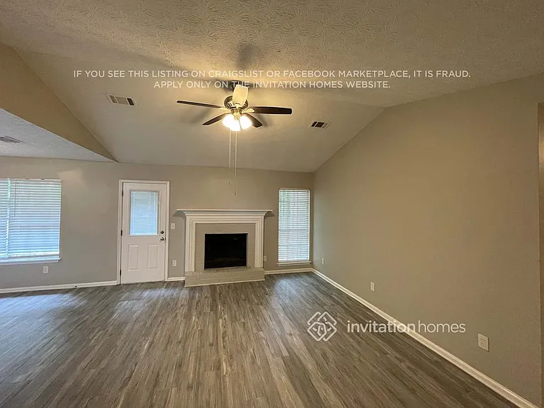 1415 Oak Knoll Dr NE — Photo 3
