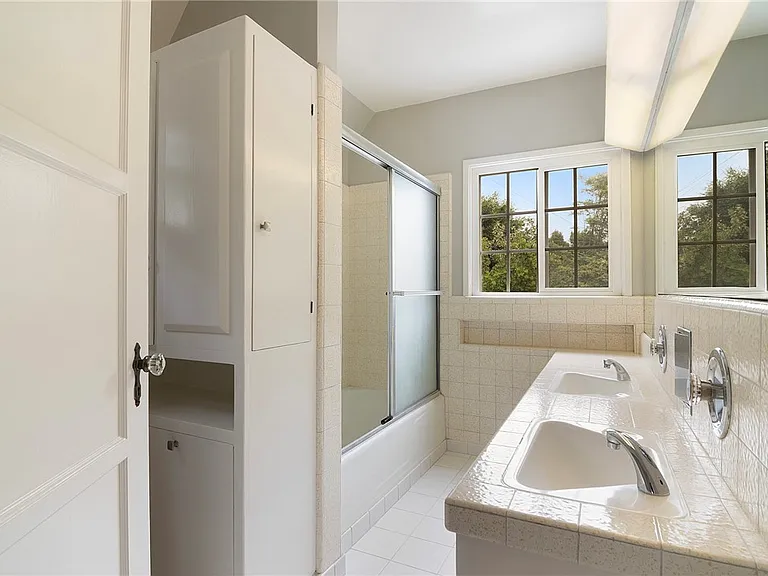 934 Highline Rd — Photo 26