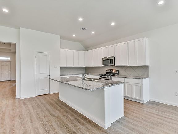 5th image of 3019 King Oaks St