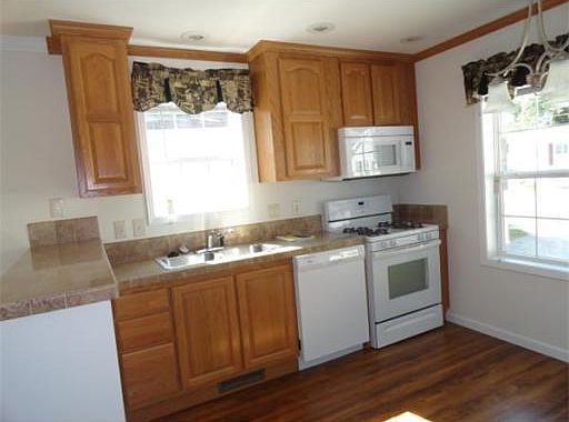 3rd image of 27 Cynthia Cir