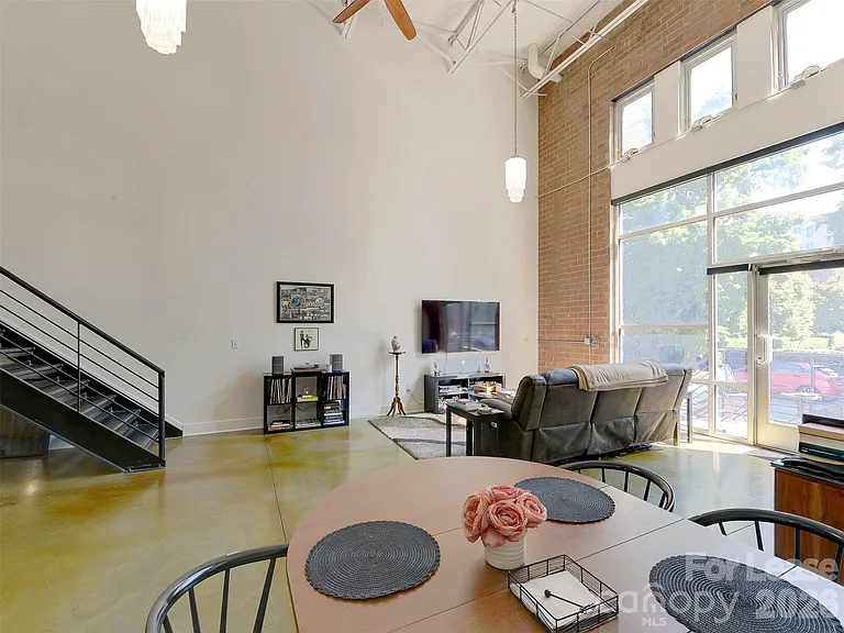 909 Westmere Ave — Photo 4
