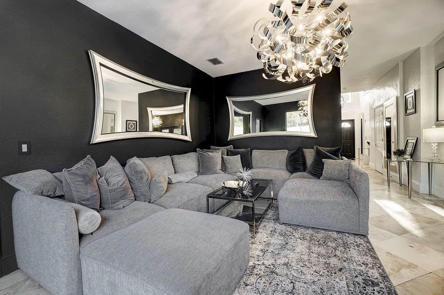11 bed, 6.0 bath, 5005 sqft, $20,303 — Photo 4