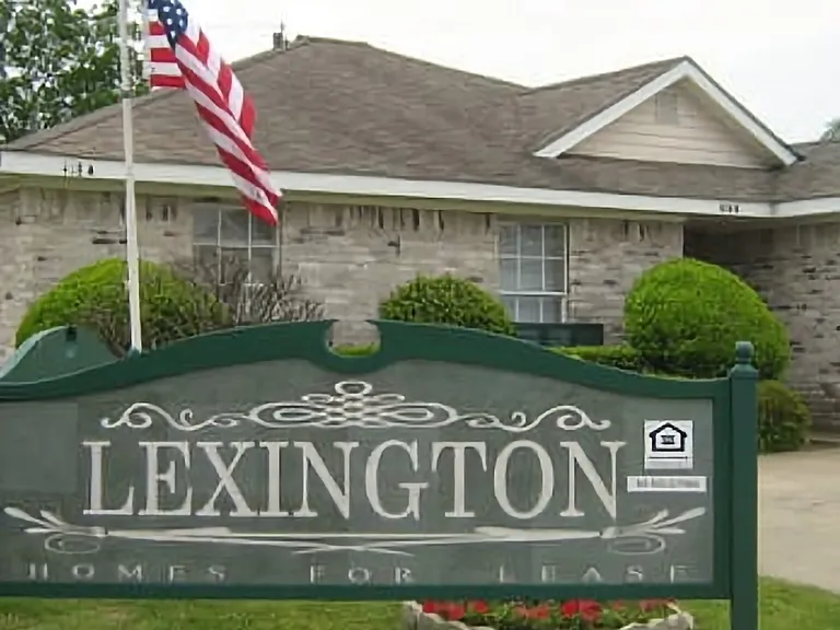 Lexington Arms — Photo 1