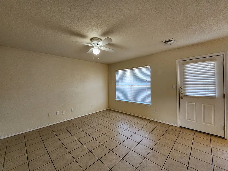 3014 Green Mountain Dr — Photo 6