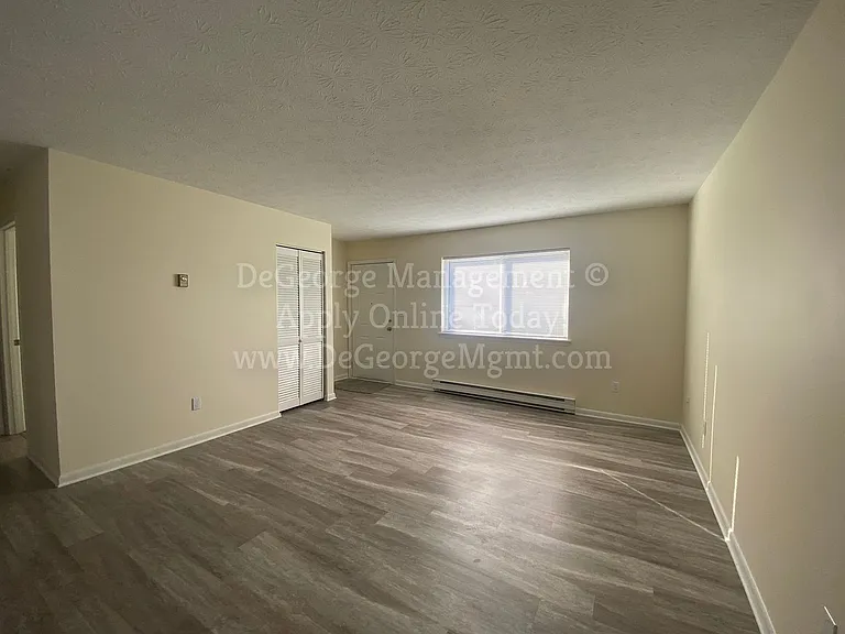 Parkway Apartments — Photo 24