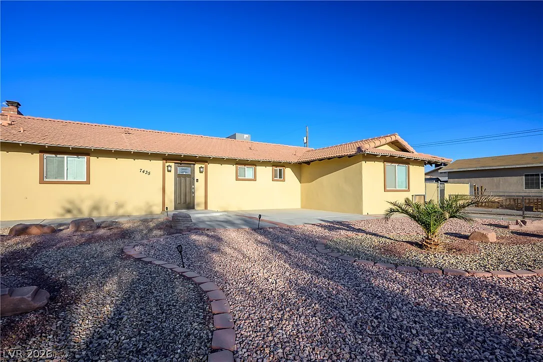 4 bed, 2.5 bath, 1976 sqft, $3,500 — Photo 2