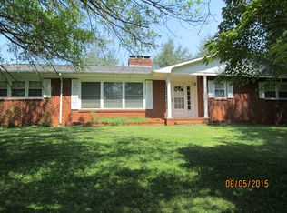 3837 E Pine St, Mount Airy, NC 27030