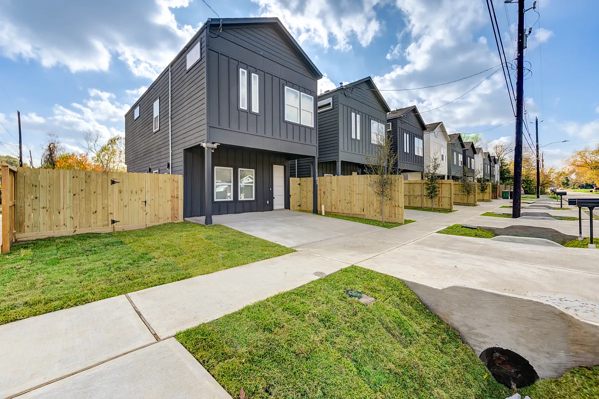 Building Photo - 1211 Dewalt St