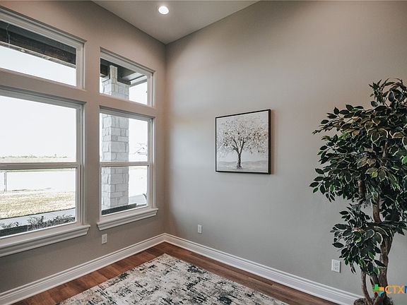 4th image of 505 Town Hall Ln