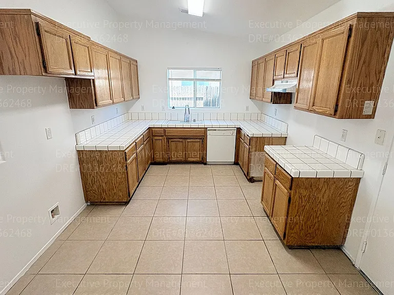 7400 Cross Glade St — Photo 14