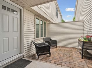 124 Avignon Ct, Woodbury, MN 55125