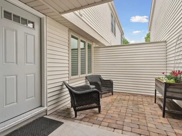 124 Avignon Ct, Woodbury, MN 55125