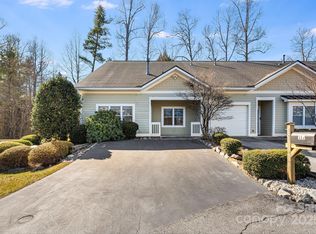 19 Fox Briar Dr, Fletcher, NC 28732