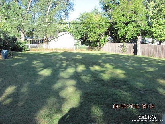 4th image of 920 Plaza Dr