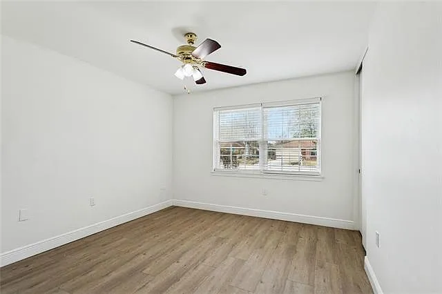 110 N Dabney Dr — Photo 14