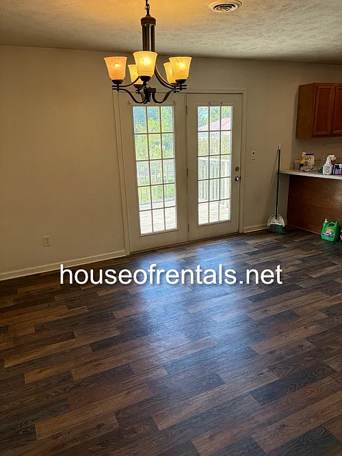 251 McNeil St - 1 — Photo 3