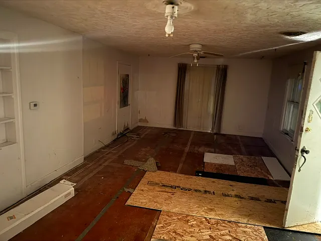 3 bed, 1599 sqft, $1,000 — Photo 1
