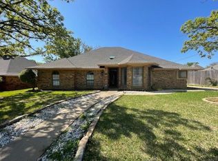 3208 Flintridge Dr, Arlington, TX 76017