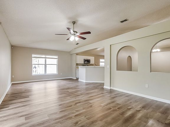 4th image of 932 Vanderbilt Dr