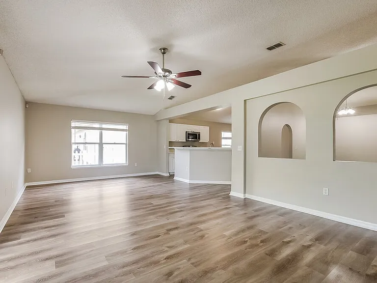 932 Vanderbilt Dr — Photo 4